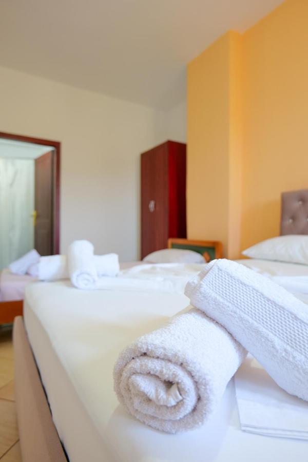 Ilias House Hotel Ksamil Buitenkant foto