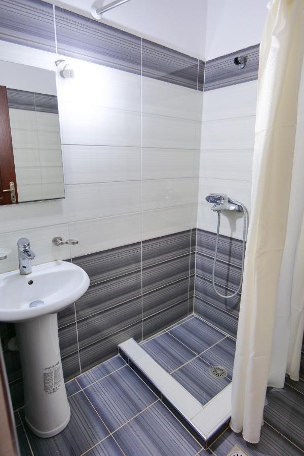 Ilias House Hotel Ksamil Buitenkant foto